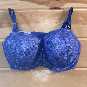 Victoria’s Secret Dream Angels lace lined Demi bra. Size 36DD.